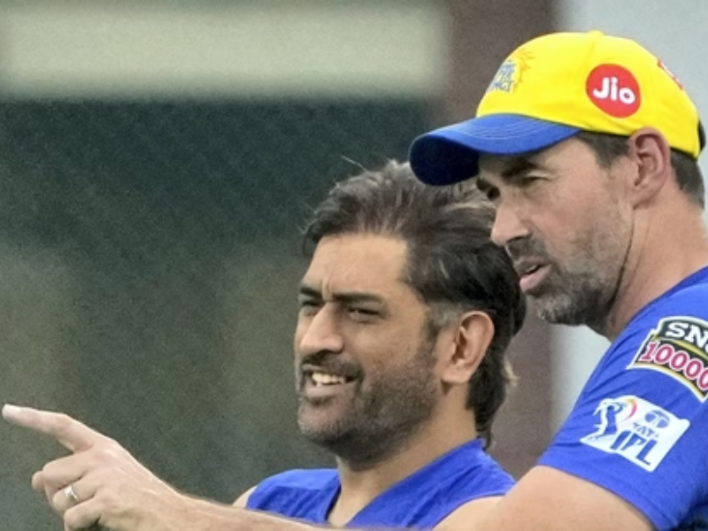 Coach Mike Hussey Said This Is The reason for Dhoni not Batting