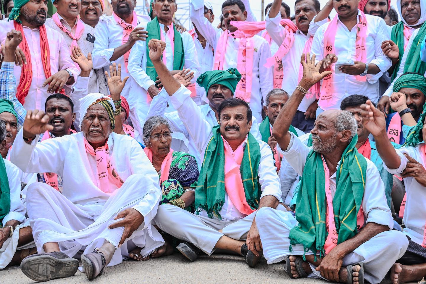 brs protest mla kotha prabhakar reddy