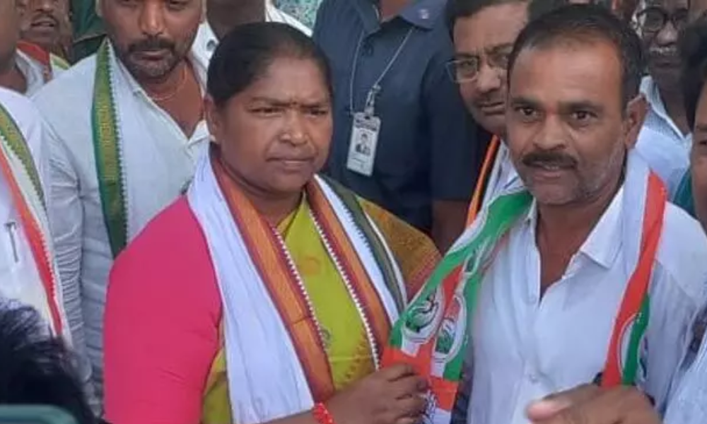Minister Seethakka criticise kcr