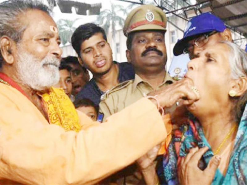 Tragedy In The Distribution Of Fish Prasad A Man Died In The Fight