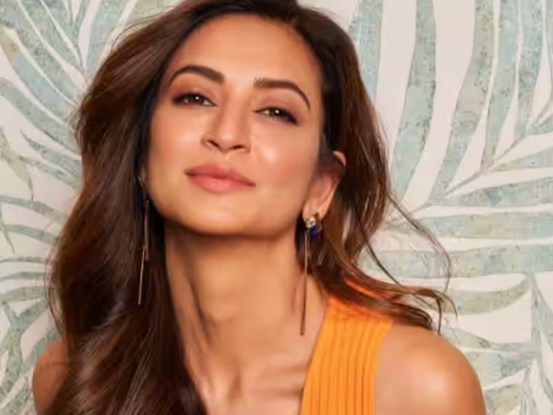 Actress Kritikharbanda Shocking Comments About Public