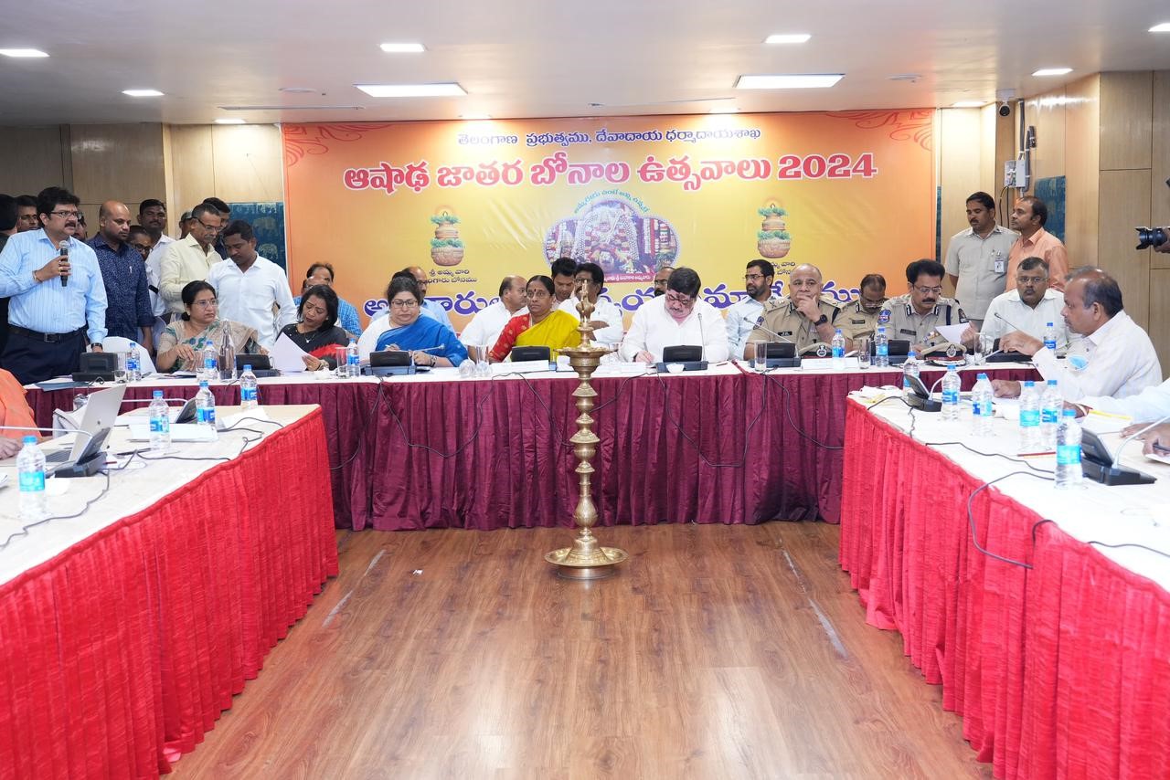minister konda sureka at bonalu preparation meet