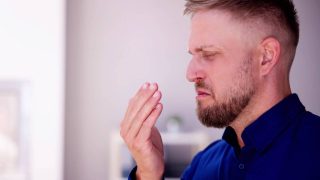what causes bad breath issues