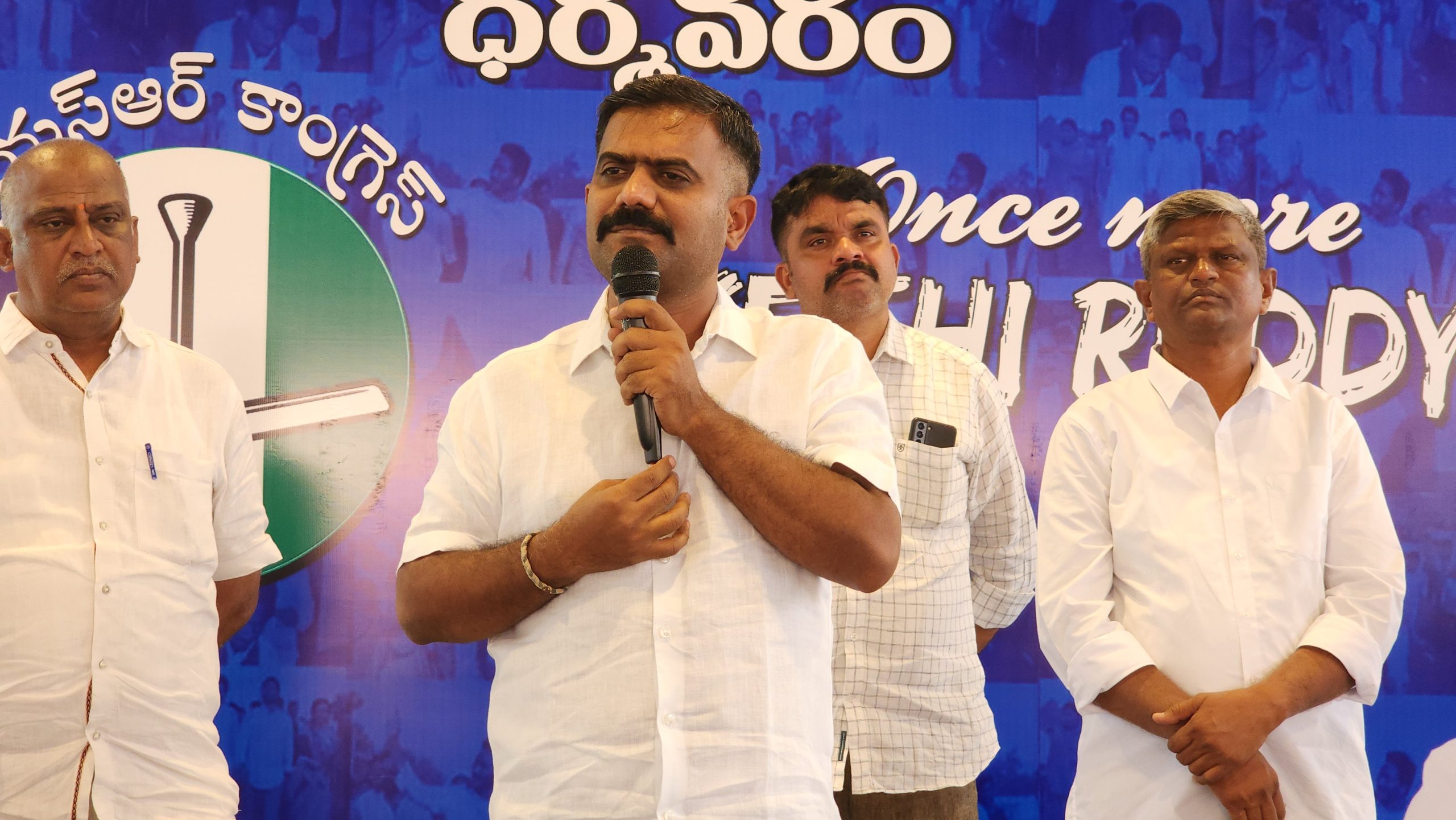 Kethi Reddy as Pilot: రూటు మార్చిన కేతిరెడ్డి.. పైలెట్ గా చక్కర్లు ...