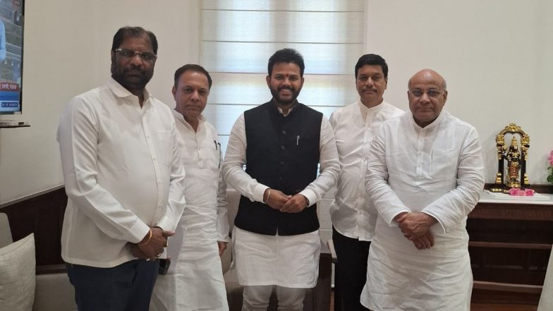 BRS Leader Meet Rammohan Naidu [image credit: swetcha reporter]