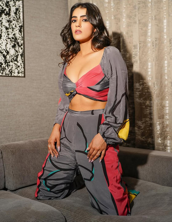 Heroine Kavya Thapar