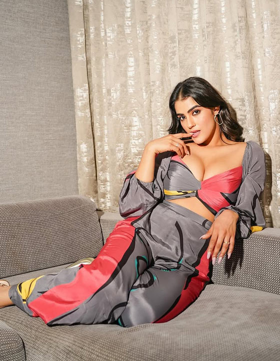 Heroine Kavya Thapar