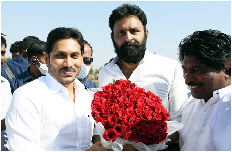 Jagan And Kodali Nani