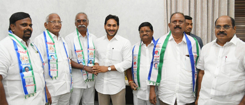 Jagan-With-Leaders