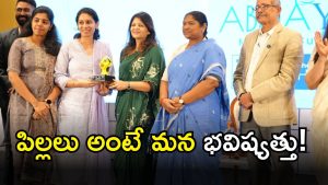 Minister Seethakka ( IMAGE credit: swetcha reporteer)